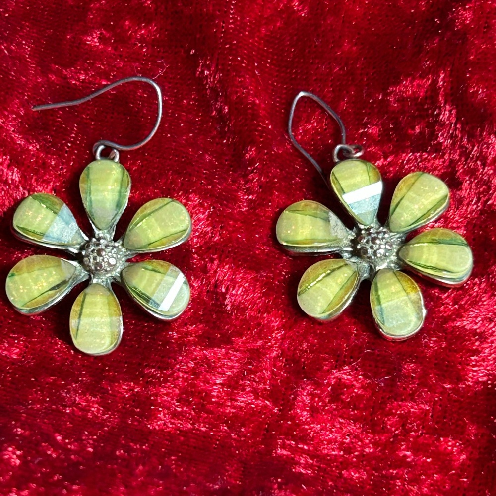 Elegant Floral Green Earrings